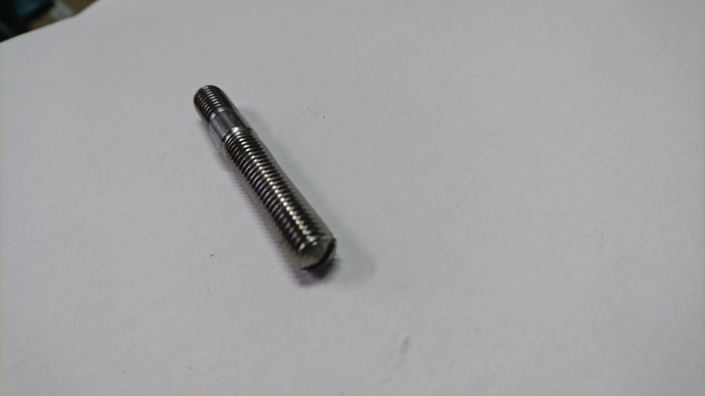 M8すり割り付き胴太スタッドボルト